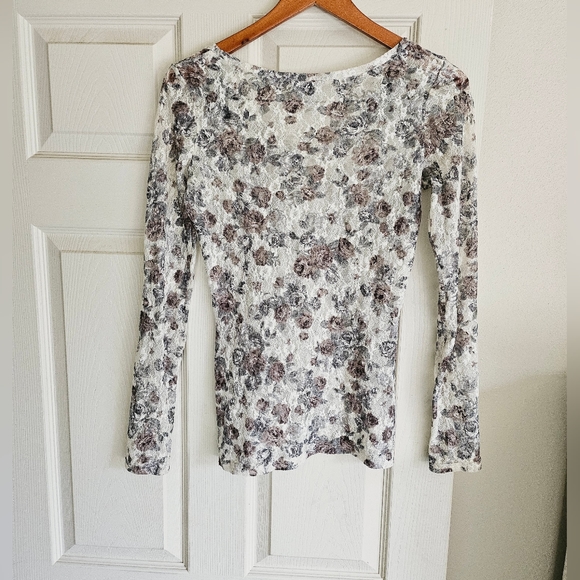 BKE S Lace Top Excellent Condition - Picture 2 of 5